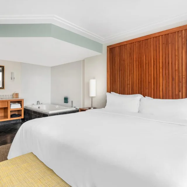 1 Bedroom, Suite, 2 Bathrooms, Embarc Vancouver 2/10
