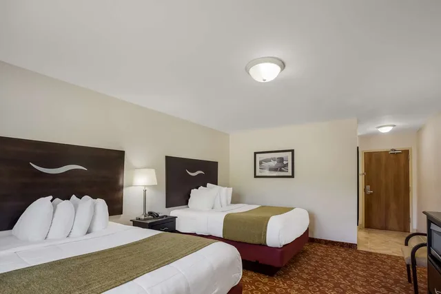 غرفة بسريرين كوين يُسمح فيها بالحيوانات الأليفة، SureStay Hotel By Best Western Whittington 2/5