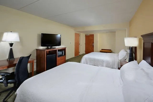 غرفة بسريرين كوين لذوي الإعاقة، Hampton Inn Raleigh/Durham-Airport 2/5