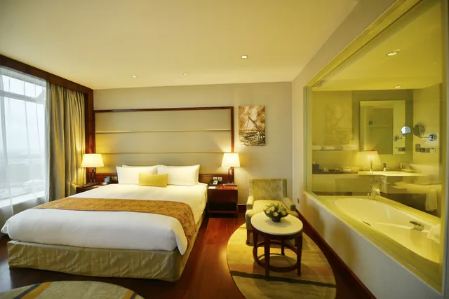 غرفة بريميوم بسرير كينج، CROWNE PLAZA KOCHI 2/8