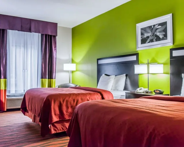 غرفة قياسية بسريرين كوين، Quality Suites Fort Myers I-75 2/3