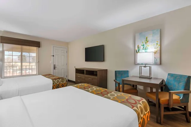 غرفة قياسية بسريرين كوين، Best Western Desert Inn 2/5