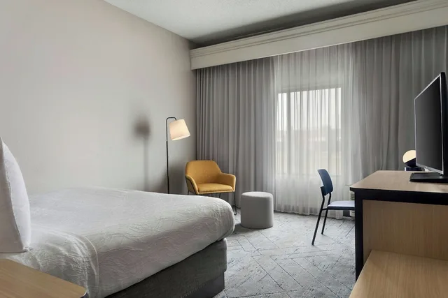 غرفة بسرير كينج، City Express by Marriott Houston Intercontinental Airport 1/3