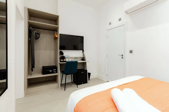 غرفة رباعية بسرير كينج، Boston Court Hotel 7/10
