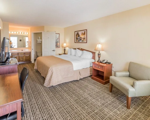 غرفة قياسية بسرير كينج للمدخنين، Rodeway Inn Sylacauga Hwy 280 8/8