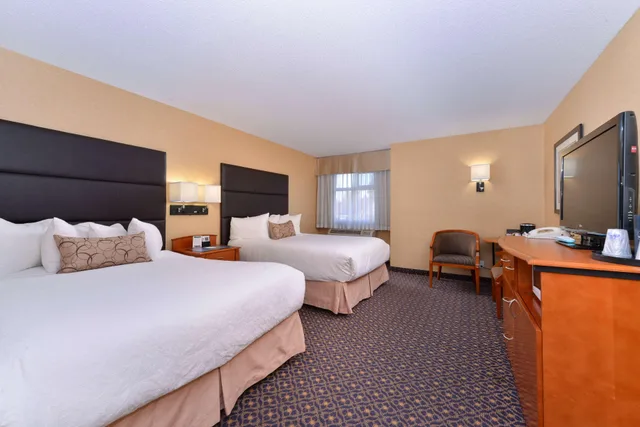 جناح عائلي كبير بسريرين كوين، Best Western Plus Regency Inn and Conference Centre 1/5