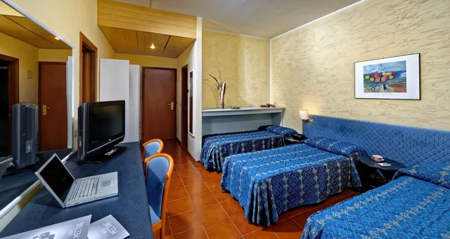 Family, Triple, 1 Double and 1 Single Bed, JR Hotels Gate 7 Bologna 5/7