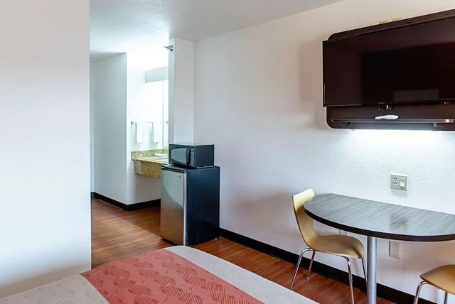 غرفة قياسية بسرير كينج، Motel6 Lebanon, IN 5/5