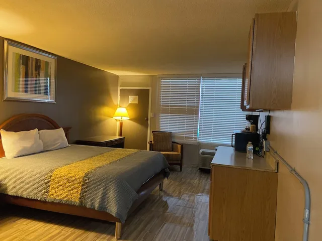 غرفة ديلوكس مفردة بسرير كوين، Apm Inn & Suites 1/10