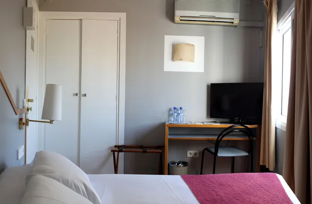 غرفة قياسية بسريرين منفصلين، Subur Hotel Sitges 8/10