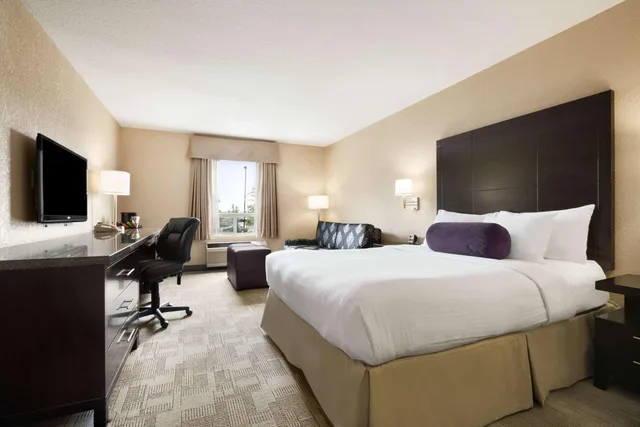 جناح، Days Inn Calgary Airport 1/1