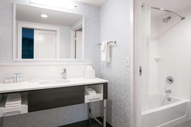 غرفة بسرير كوين، Hampton Inn Dubuque 3/3