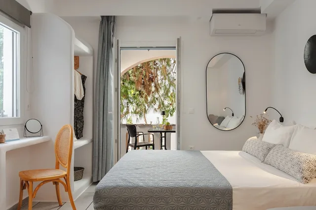 غرفة ديلوكس ثلاثية بسرير كوين بشرفة مع أريكة، Sea View Apartments and Studios 5/10