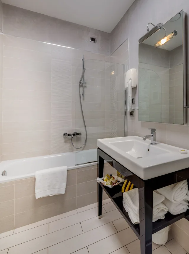 غرفة كلاسيكية رباعية، Roma Hotel 7/9