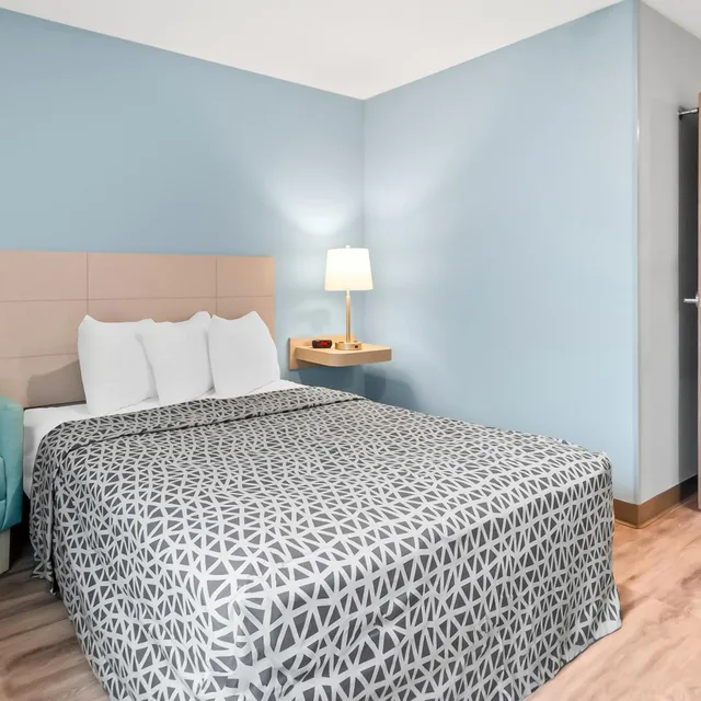 جناح بسرير كوين لذوي الإعاقة، WoodSpring Suites Pensacola West 5/8