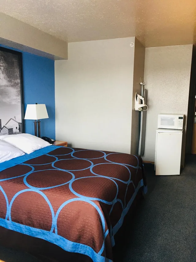 Room, King Bed, Queen Bed, Accessible, Super 8 by Wyndham Swift Current 1/6