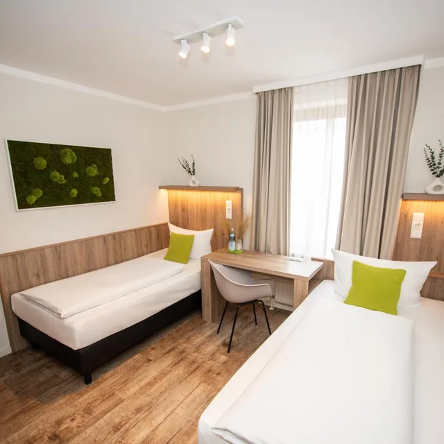 غرفة بسريرين منفصلين، GOLDEN LEAF PERLACH ALLEE HOF 2/10