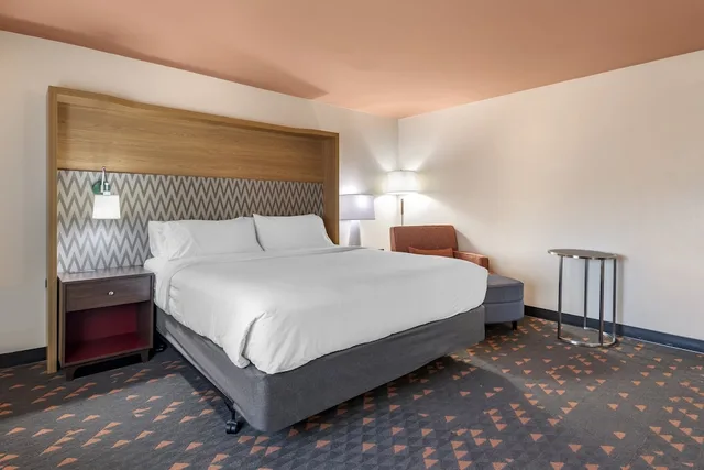 Standard, King Bed, Accessible, Holiday Inn Bangor 6/10