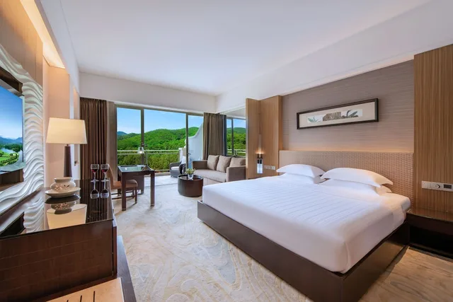 غرفة تنفيذية كبيرة بسرير كينج بإطلالة على الجبل، Mission Hills Resort Dongguan 1/3