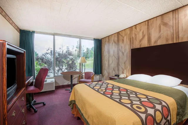 غرفة بسرير كوين للمدخنين، Econo Lodge Erie near Casino, PA 3/3