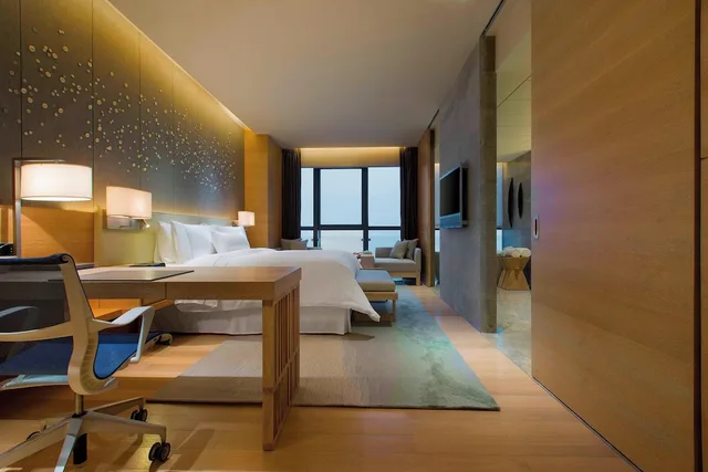 غرفة تنفيذية بريفيليج بسرير كينج بإطلالة على النهر، The Westin Chongqing Liberation Square 3/3