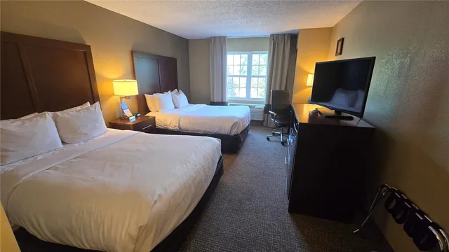 جناح بسريرين كوين لذوي الإعاقة، Comfort Inn and Suites Grafton Cedarburg 3/4