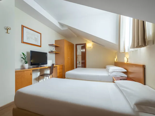 غرفة بسرير كوين بمطبخ صغير، iH ApartHotels Milano Argonne Park 1/4