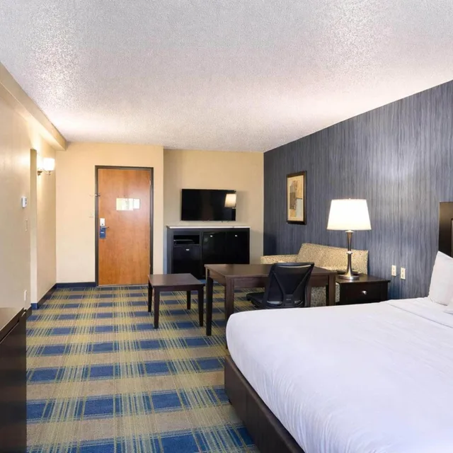 غرفة بزنس بسرير كينج، Comfort Inn and Suites Meriden 1/5