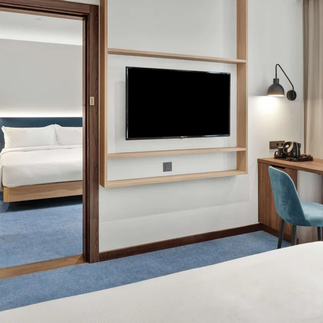 Room, King Bed, Atrium View, Accessible، Hilton Garden Inn Riga Old Town 3/6