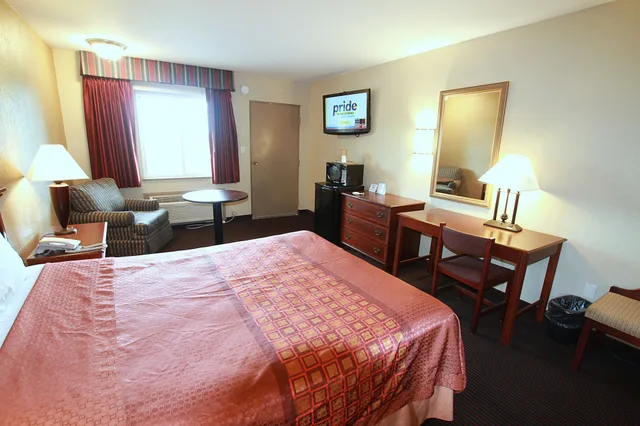غرفة قياسية بسرير كوين، Travel Inn and Suites Flemington 1/7