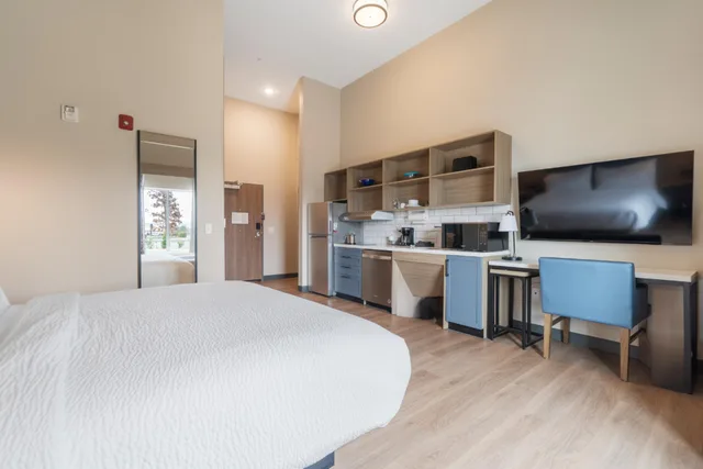 غرفة بسرير كينج لذوي الإعاقة، Candlewood Suites Perry-National Fairground Area by IHG 1/4