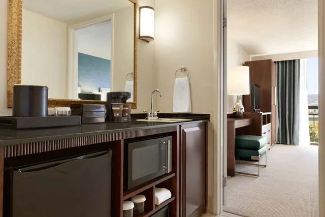 جناح بسرير كينج بغرفتين، Embassy Suites By Hilton San Luis Obispo 3/3