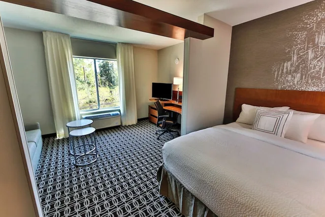 جناح تنفيذي بسرير كينج مع أريكة لذوي الإعاقة، Fairfield Inn And Suites Savannah Midtown 2/6