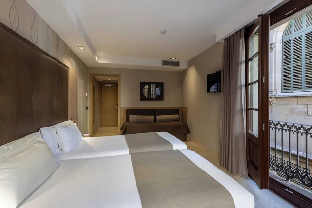غرفة ثلاثية مفردة، Gran Hotel Barcino 1/7