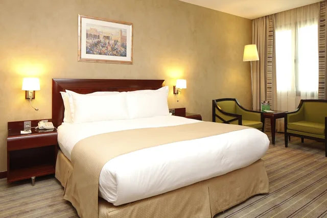 غرفة قياسية بسريرين منفصلين بإطلالة على المدينة للمدخنين، هوليداي إن - العليا(Holiday Inn Olaya) 1/10