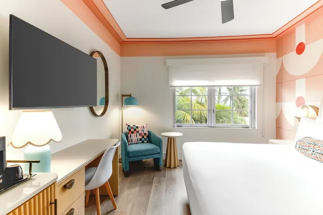غرفة بسرير كينج بإطلالة على البحر، Waldorf Towers South Beach 3/5