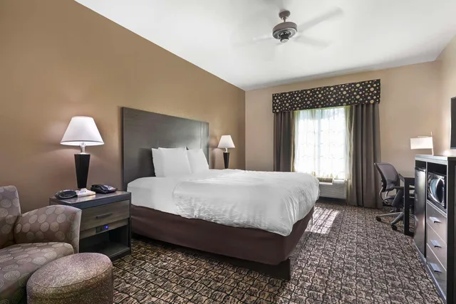 غرفة بسرير كينج، Best Western Carthage Inn & Suites 2/3