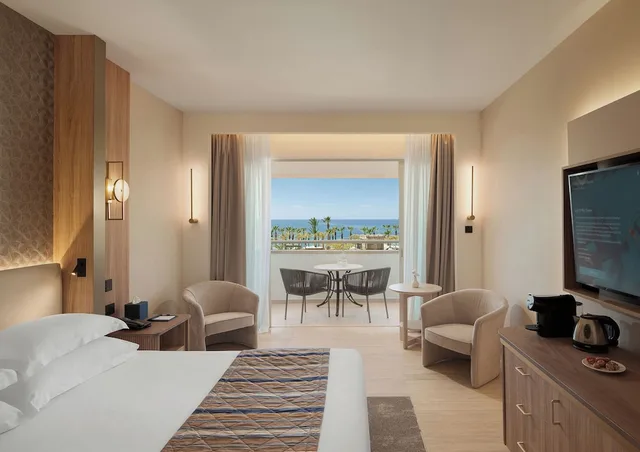 غرفة ديلوكس بسرير مزدوج بإطلالة على البحر، Olympic Lagoon Resort Paphos 3/10