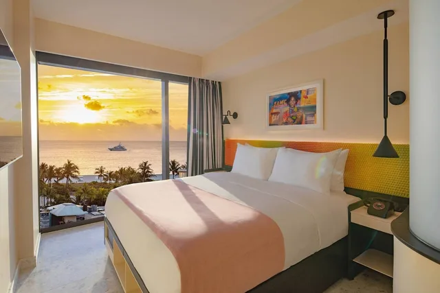 غرفة بسرير كينج بإطلالة على البحر لذوي الإعاقة، Moxy Miami South Beach 2/6