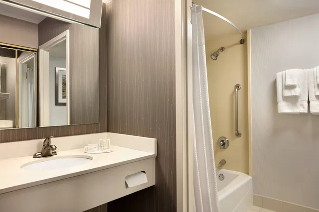 Room, 2 Double Beds, Accessible, Courtyard by Marriott Tysons McLean 3/3
