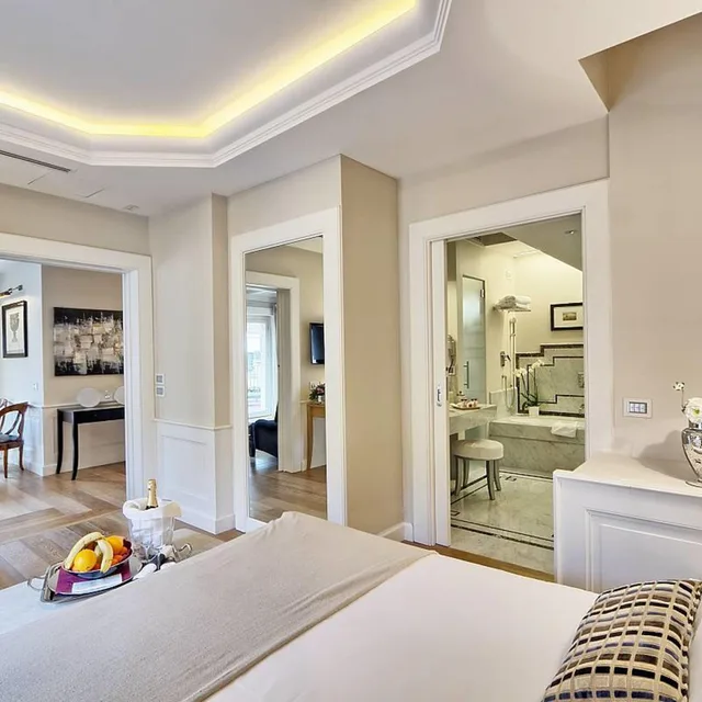 Roof Top, Presidential, Suite, Single Bed, Sofa, Hot Tub، Trevi Palace Luxury Inn 3/4