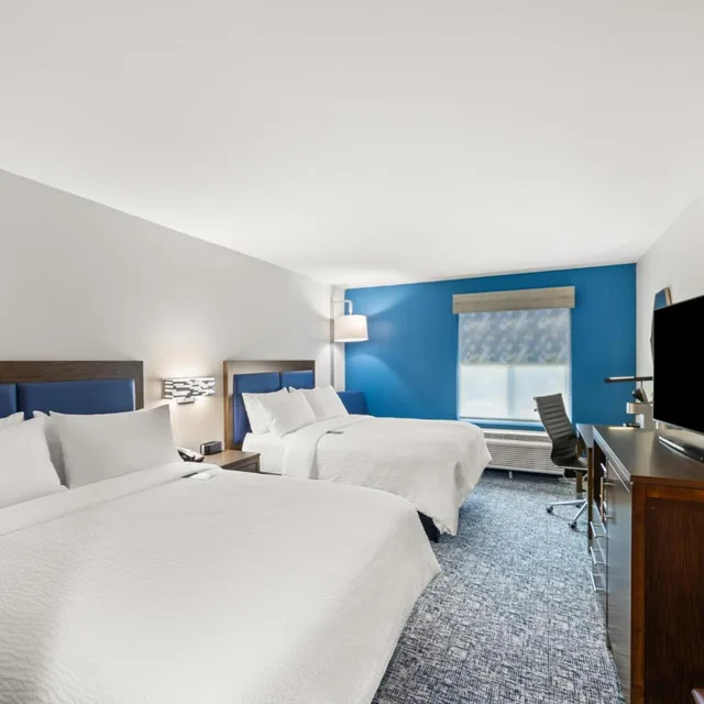 غرفة قياسية بسرير كينج وسريرين كوين، Holiday Inn Express Asheville Woodfin an IHG Hotel 6/10