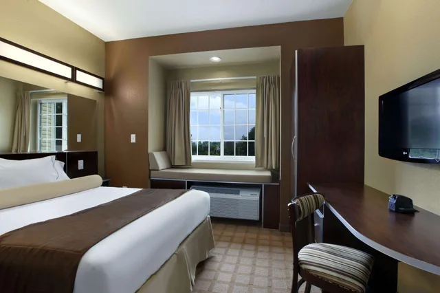 غرفة بسرير كوين، Microtel Inn Suites By Wyndham Carrollton 2/5