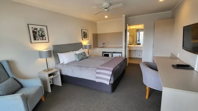 استوديو بسرير كوين، Manukau Motor Lodge 1/3