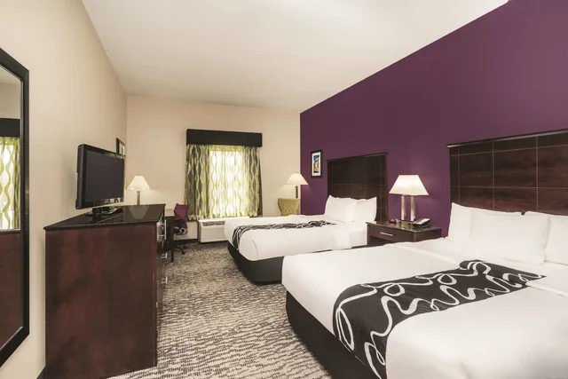 غرفة بسريرين كوين لذوي الإعاقة، La Quinta Inn & Suites by Wyndham Louisville East 5/10
