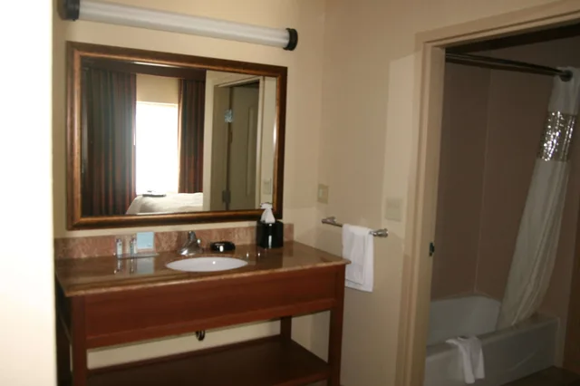 Study, King Bed, Sofa، Hampton Inn & Suites New Braunfels 7/10