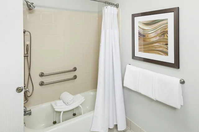 غرفة بسريرين كوين لذوي الإعاقة، Courtyard by Marriott Hattiesburg 3/3