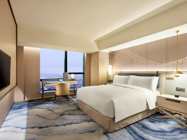 جناح بريميوم بسرير كينج، Hilton Taipei Sinban 2/5