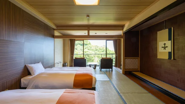 غرفة يابانية غربية بسريرين منفصلين بإطلالة على البحر، Atagawa Prince Hotel 1/1