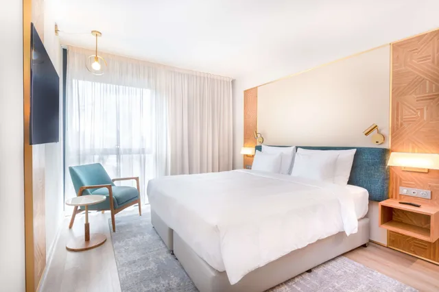 Premium, King Bed, Ocean View, High Floor, Radisson Hotel Saint-Denis, La Reunion 1/10